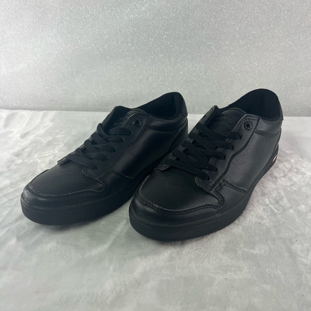Black Levi’s size 5.5